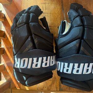 Men’s hockey warrior gloves Black Hockey Gloves - like new !
